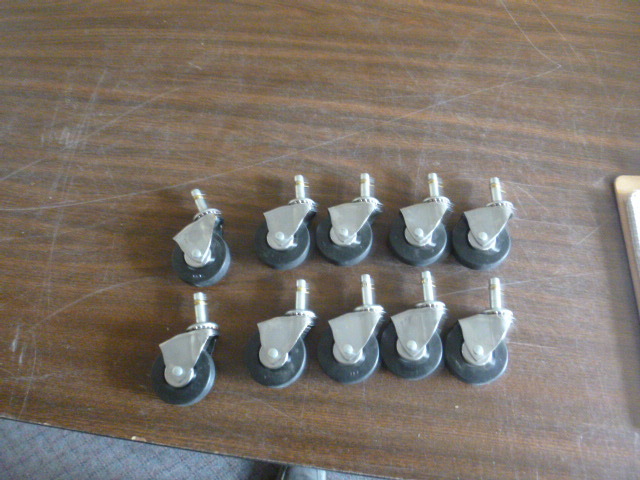 lot 21 image: 10 Swivel Casters