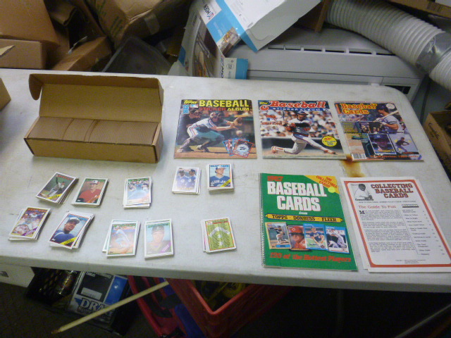 lot 23 image: Baseball Cards