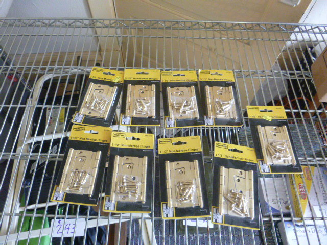 lot 20 image: 9 Packs of Hinges