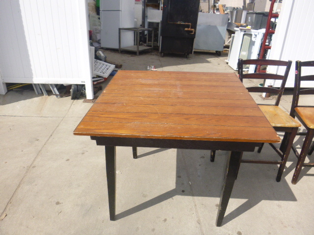 lot 26 image: High Table with 4 Chairs