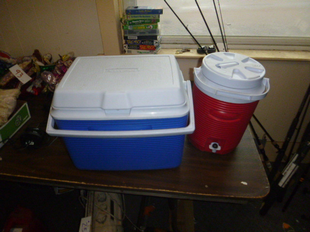 lot 29 image: Cooler and Water Jug