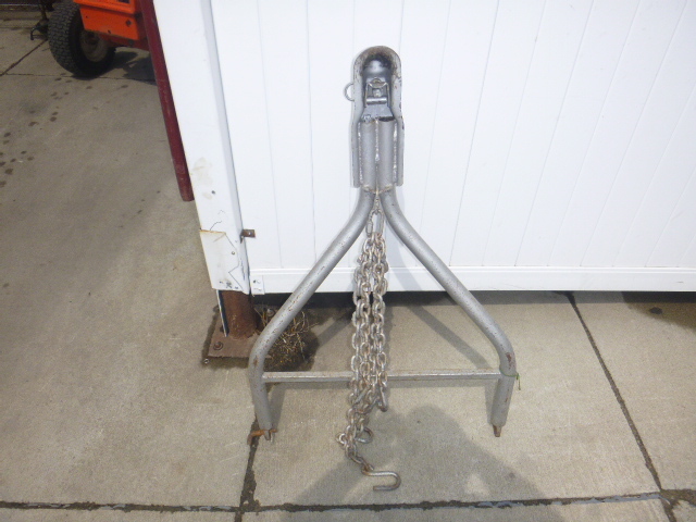 lot 40 image: Blue Ox 3,500 LB. Tow Bar