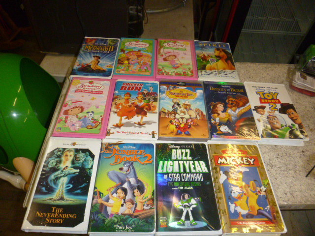 lot 46 image: 13 VHS Movies