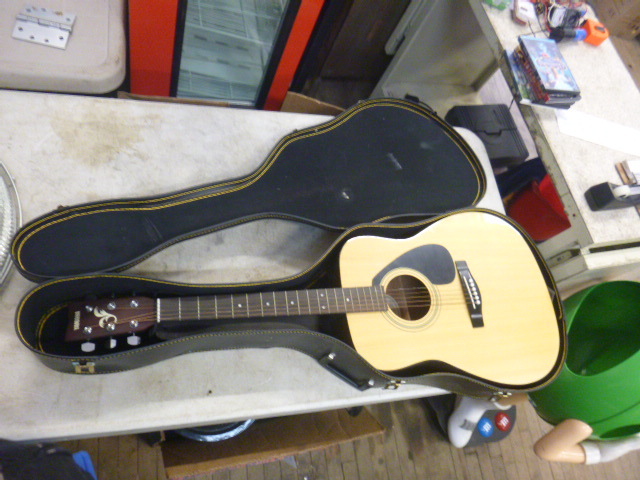 lot 54 image: Yamaha Acoustic Guitar