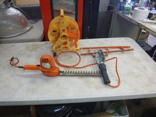 lot 68 image: Miscellaneous Garage Items