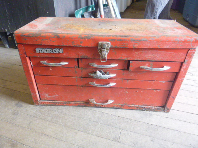 lot 72 image: Stack-On Toolbox