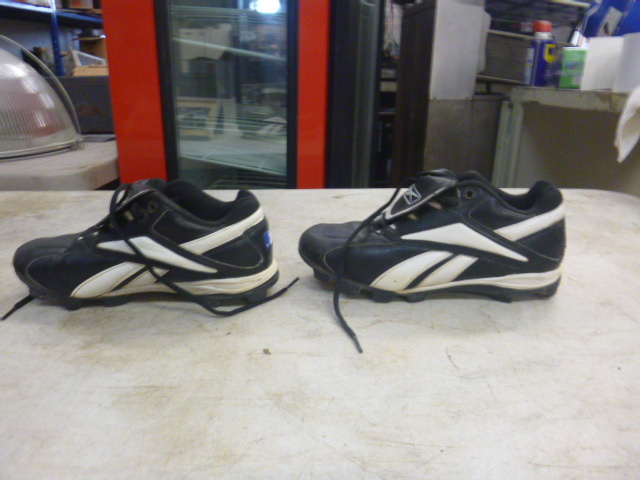 lot 85 image: Baseball Cleats
