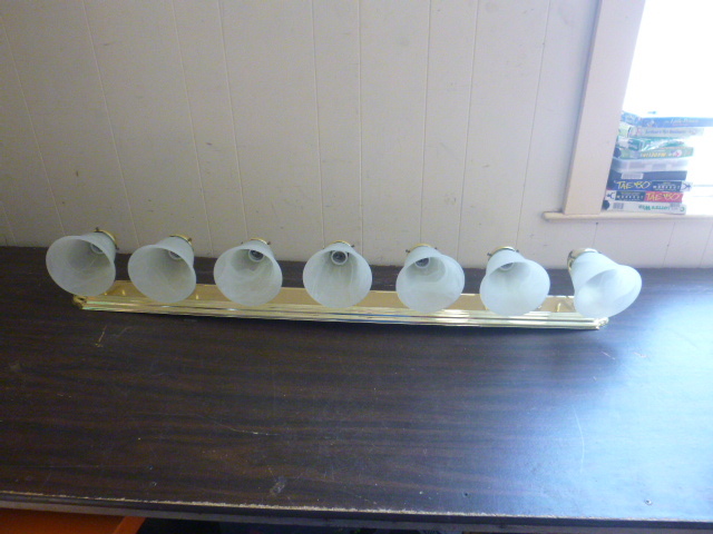 lot 91 image: 7 Light Wall Hanging Light Fixture