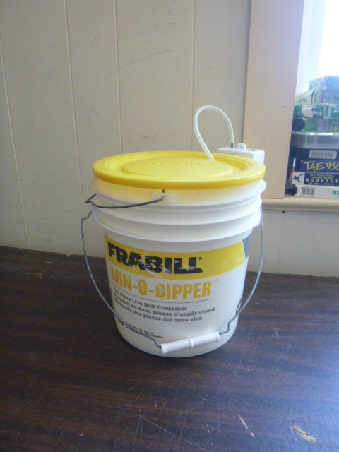 lot 98 image: Frabill Minnow Bucket