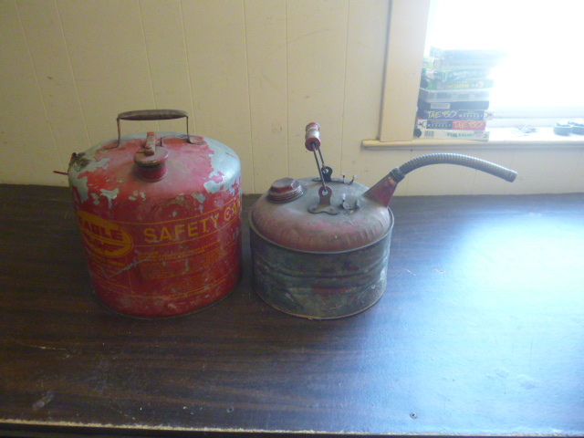 lot 118 image: 2 Gas Cans