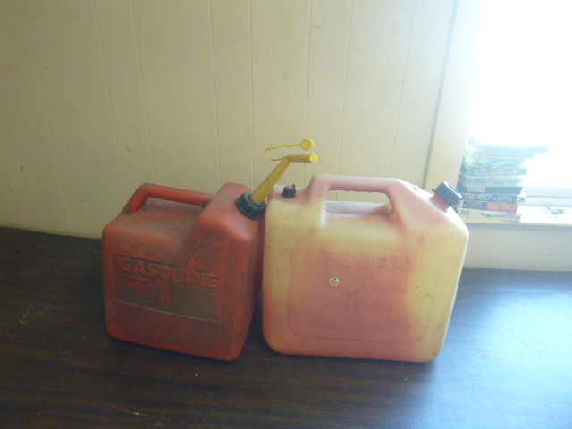 lot 122 image: 2 Gas Cans