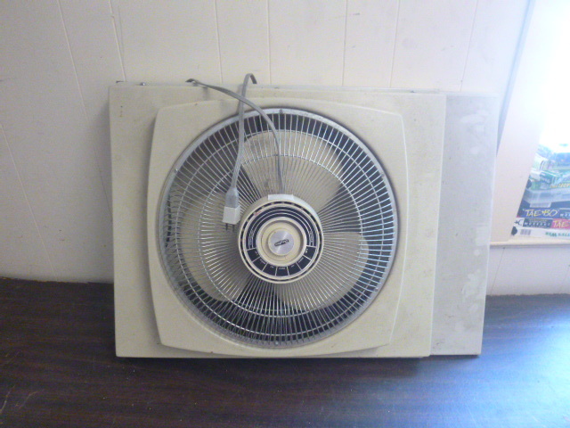 lot 123 image: Dayton Window Fan