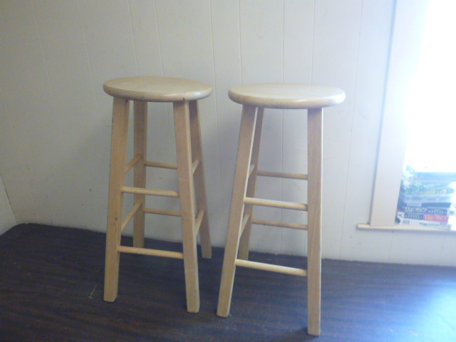 lot 130 image: 2 Bar Stools