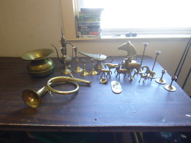 lot 133 image: Miscellaneous Brass Home Dcor