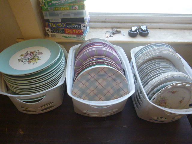 lot 135 image: Miscellaneous  Dinner Plates