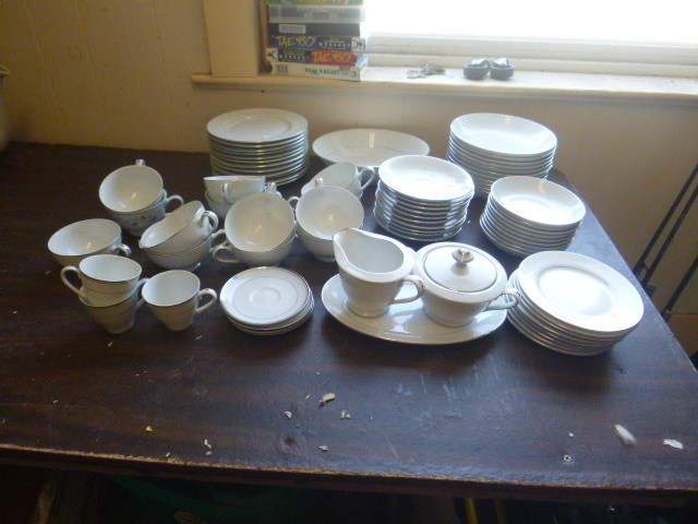 lot 136 image: China Set