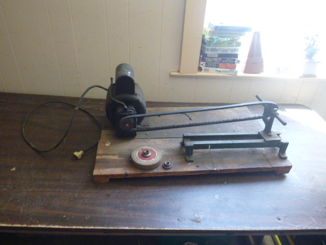 lot 150 image: Old Bench Grinder
