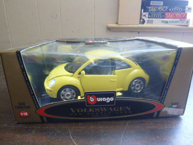 lot 152 image: Burago 1998 Volkswagen Model Car