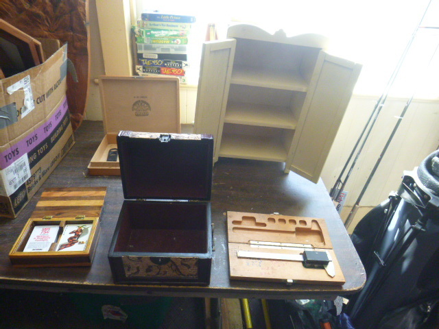lot 156 image: Small Wooden Boxes
