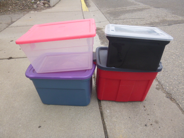 lot 163 image: 4 Totes