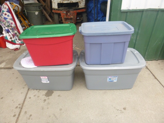 lot 165 image: 4 Totes