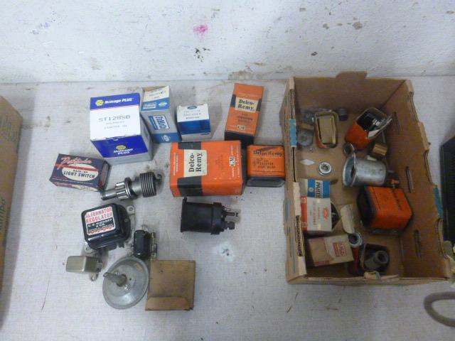 lot 172 image: Box of Miscellaneous Car Parts