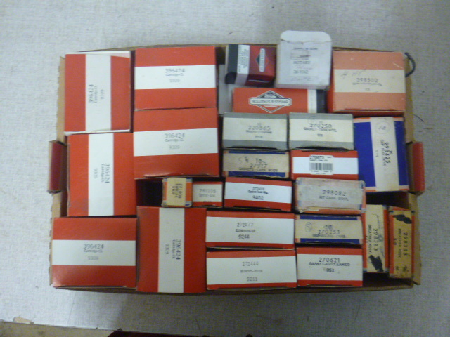 lot 175 image: Box of Briggs & Stratton Parts