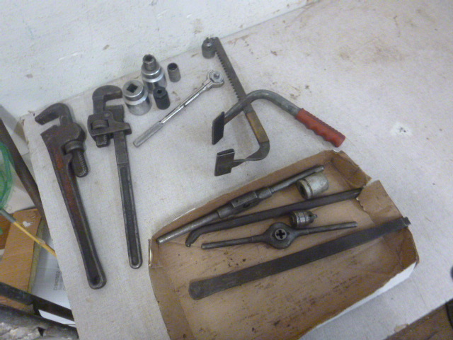 lot 195 image: Miscellaneous Car Tools