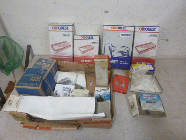 lot 199 image: Miscellaneous Car Parts