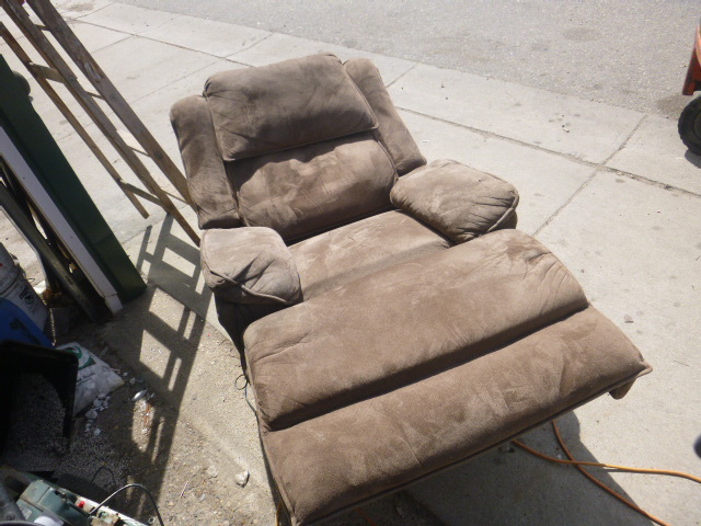 lot 215 image: Electric Recliner