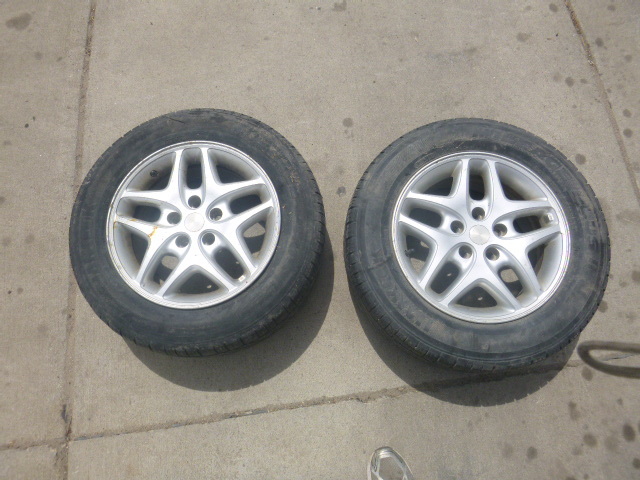 lot 225 image: 2 Chrysler Rims