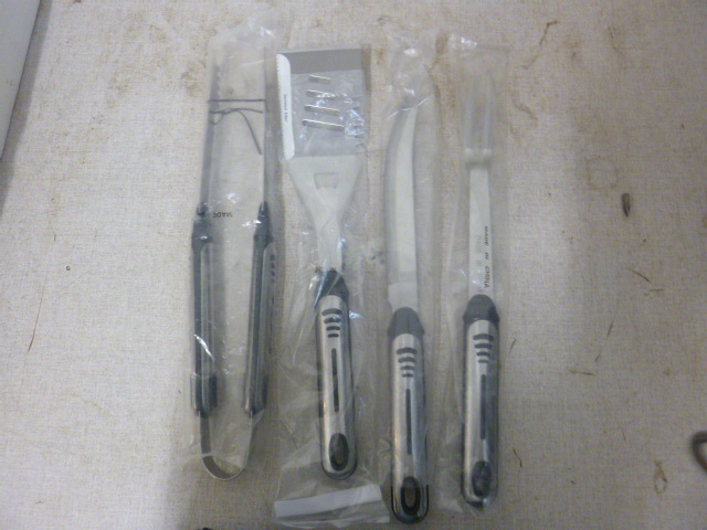 lot 243 image: New Grill Set