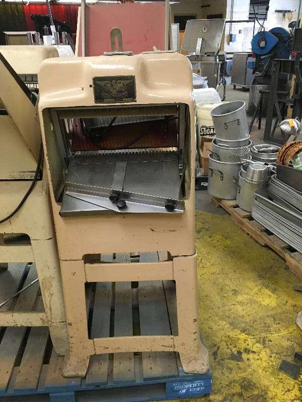 OLIVER MACHINERY CO BREAD SLICER MACHINE, MODEL NO. 797G