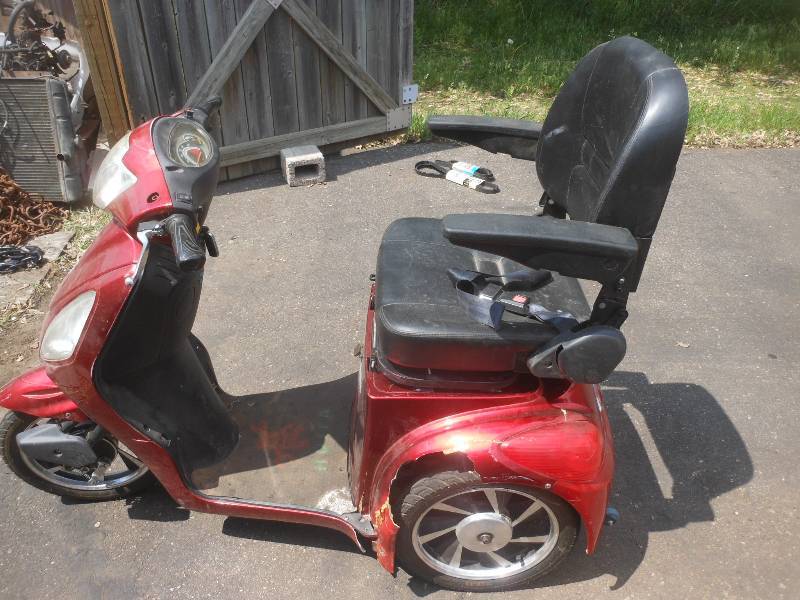 ELECTRIC ADULT SCOOTER