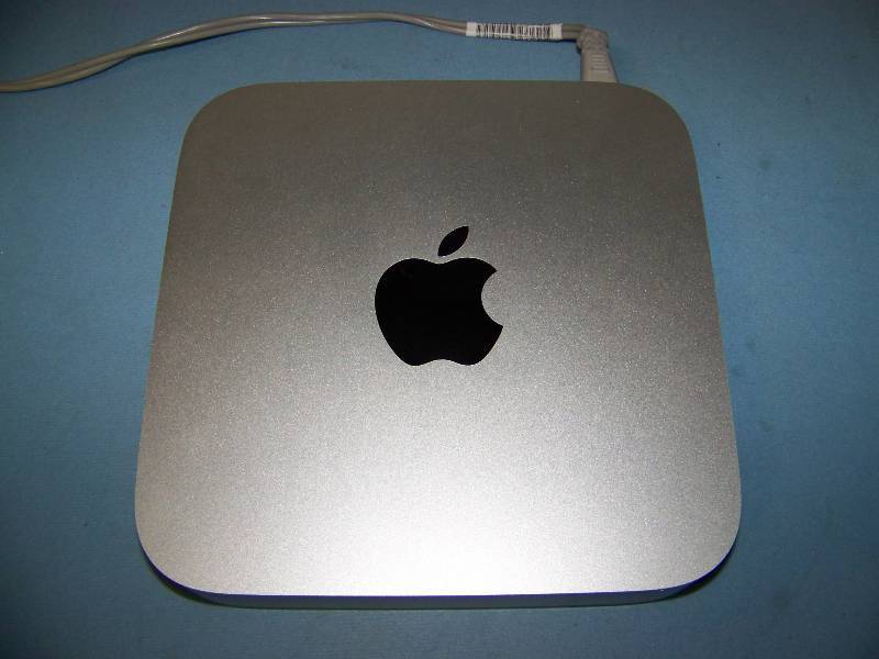 lot 56 image: Apple, Mac Mini Desktop PC  Harddrive and 21 All-In-One PC for PARTS  REPAIR