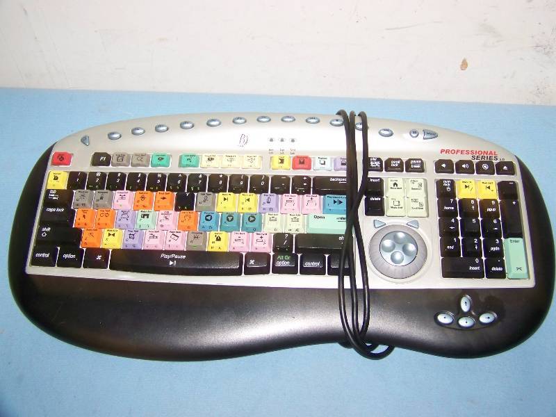 lot 93 image: (3) Bella, Professional Series 3.0, Shuttle Keyboards with USB Connectors