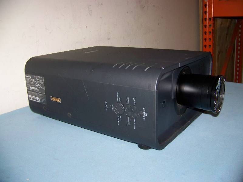 lot 68 image: Sanyo, PLC-XP200L, LCD Projector