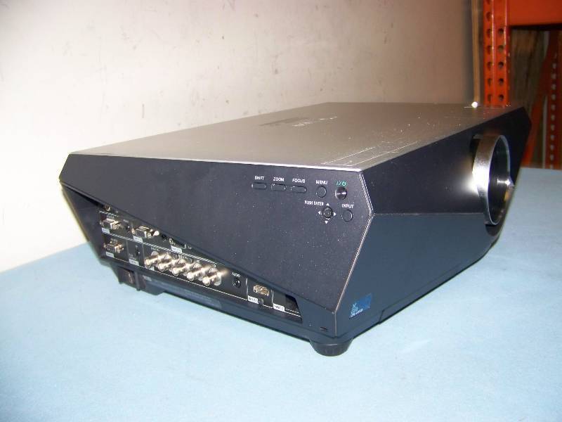 lot 8 image: Sony, VPL-FX40, LCD Projector