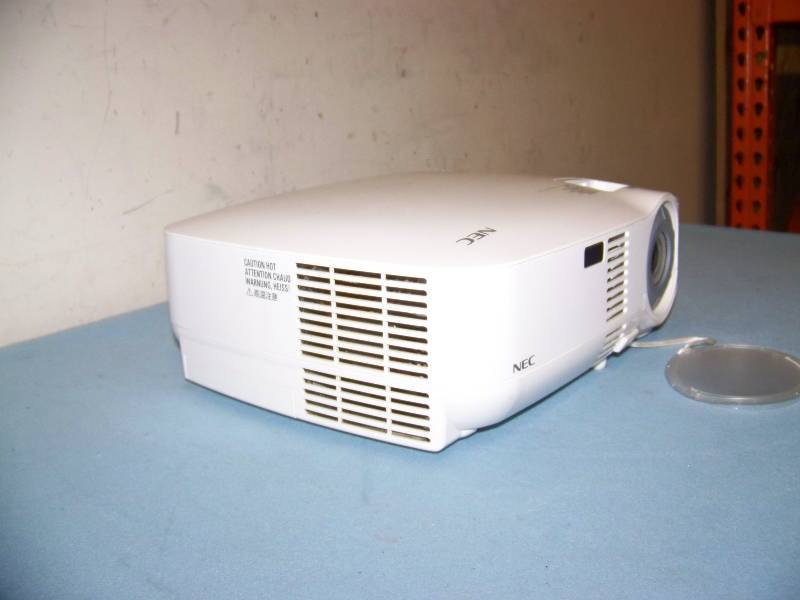 lot 16 image: NEC, VT595, LCD Projector