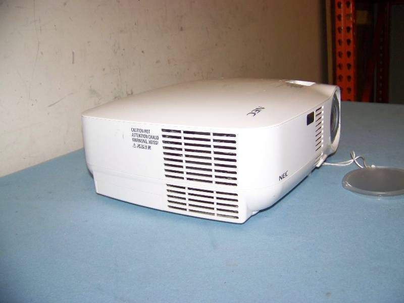 lot 18 image: NEC, VT595, LCD Projector