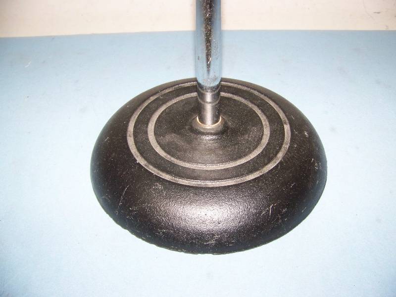 lot 76 image: Atlas Soundolier, Microphone  Mic Stand with Weighted Base