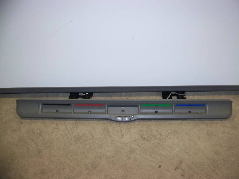 lot 19 image: SMART Board, Interactive Whiteboard  Touchboard with Tray