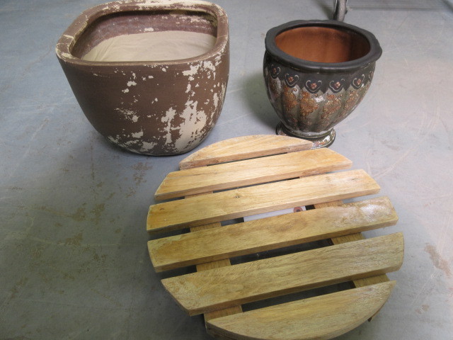 TERRACOTTA POTS AND STAND