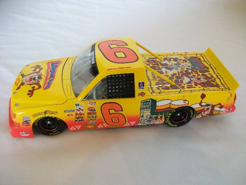 Looney Tunes Die-Cast Truck