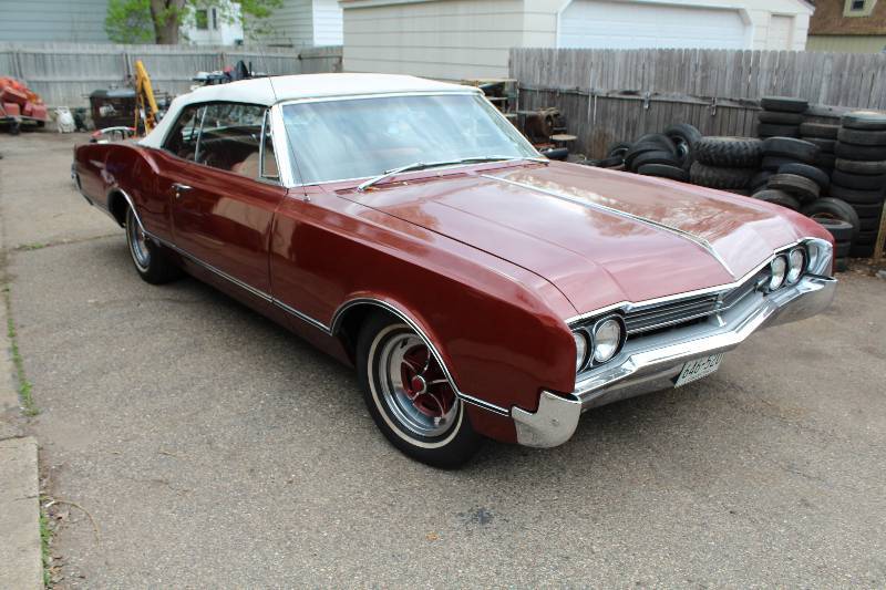 lot 1 image: 1966 Oldsmobile Dynamic 88 Convertible Super Rocket V-8 300 hp