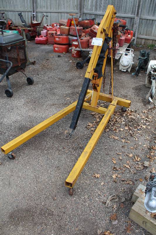 lot 6 image: 2-Ton Folding Engine Lift