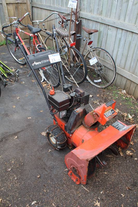 lot 13 image: 1984 Ariens ST504 Snowblower