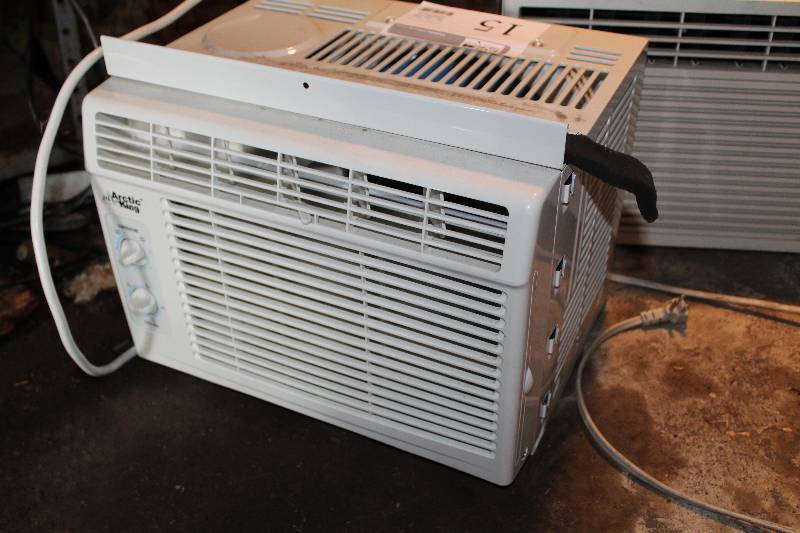 lot 15 image: Arctic King Window Air Conditioner