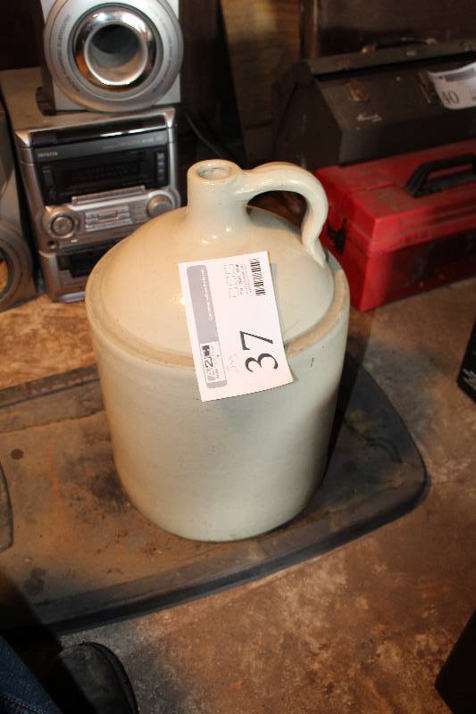 lot 37 image: Red Wing Pottery Jug