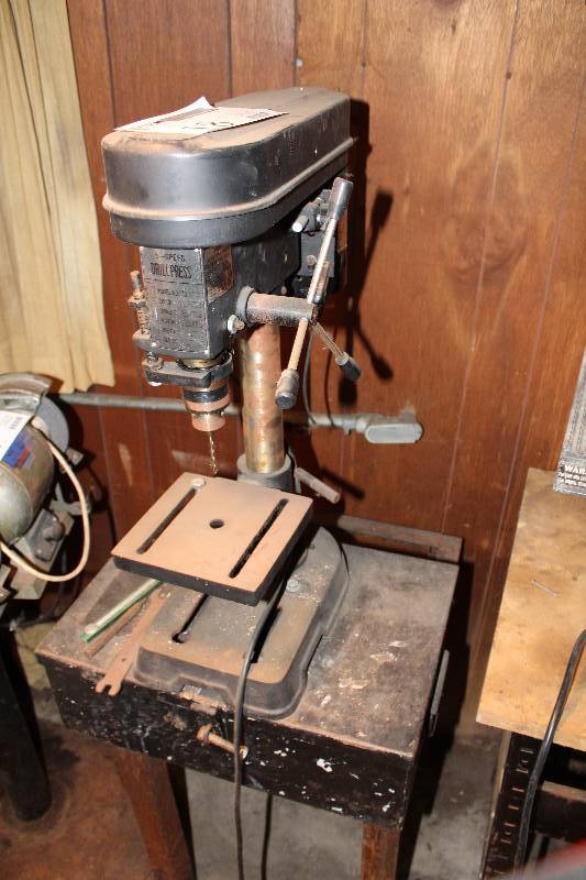 lot 18 image: 5-Speed Drill Press